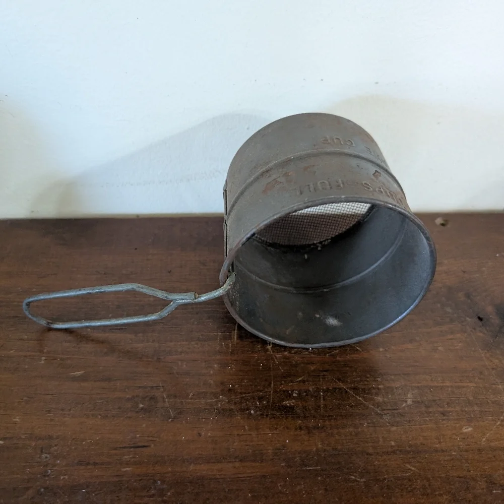 Classic Handheld Flour SifterThis traditional handheld flour sifter, as picture